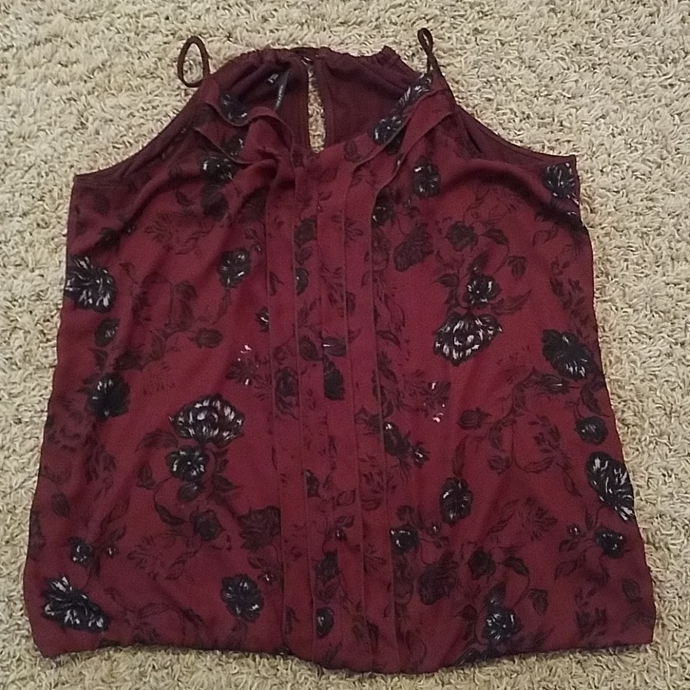 Spaghetti strap adjustable neckline tank top